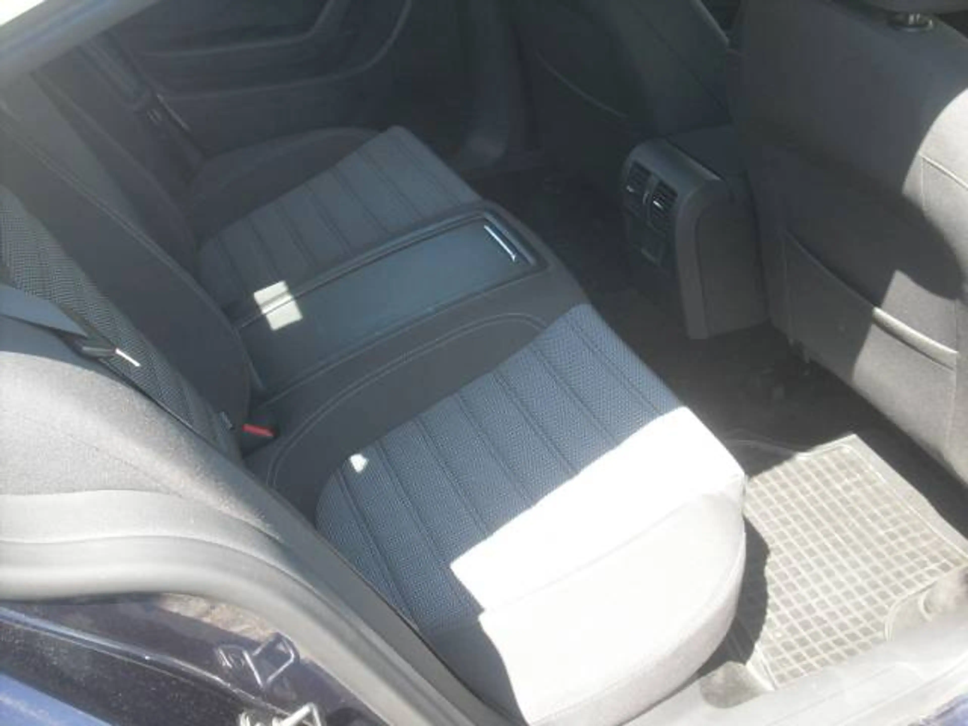 Volkswagen Passat CC Basis BMT — photo 10