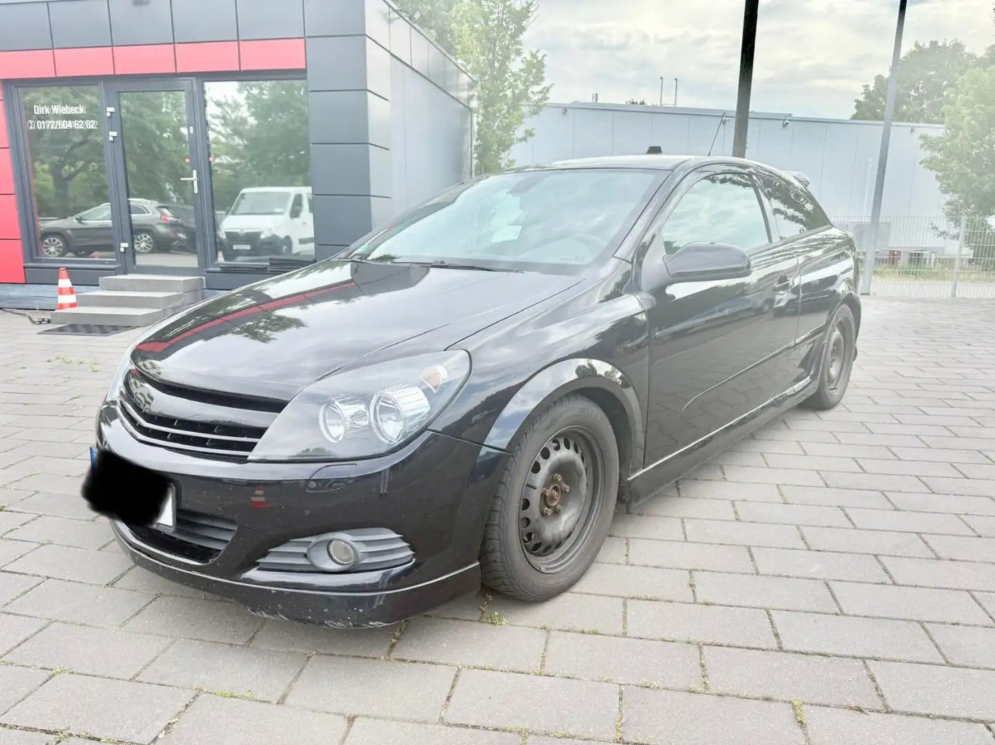 Opel Astra H GTC Sport crna - 1