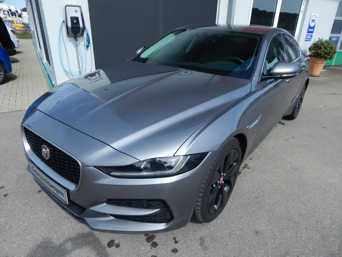 Jaguar XE XE Diesel D180 AWD Aut. S Grau - 2