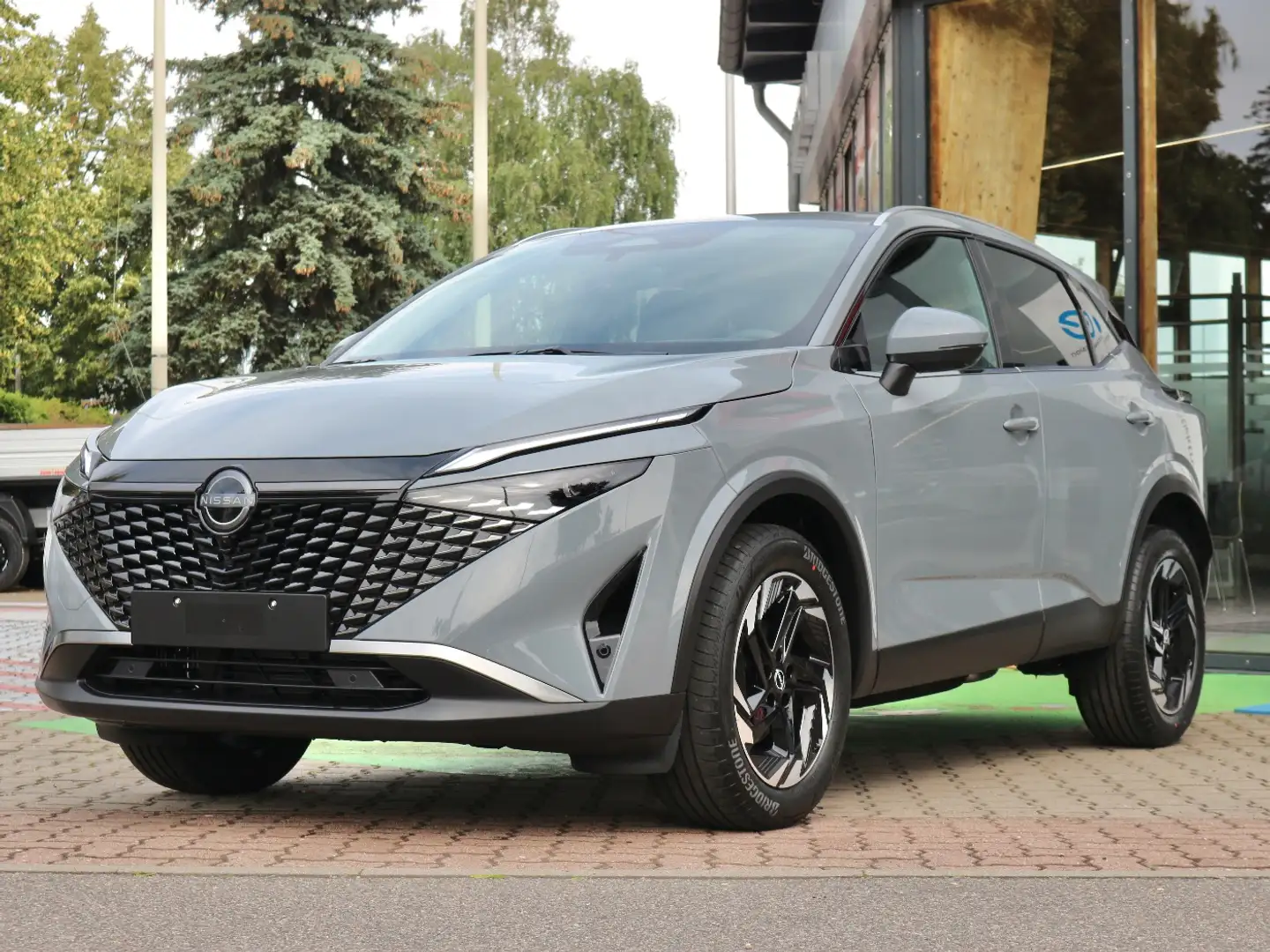 Nissan Qashqai N-CONNECTA 1.3 DIG-T MHEV 6MT WKR inkl Grau - 2