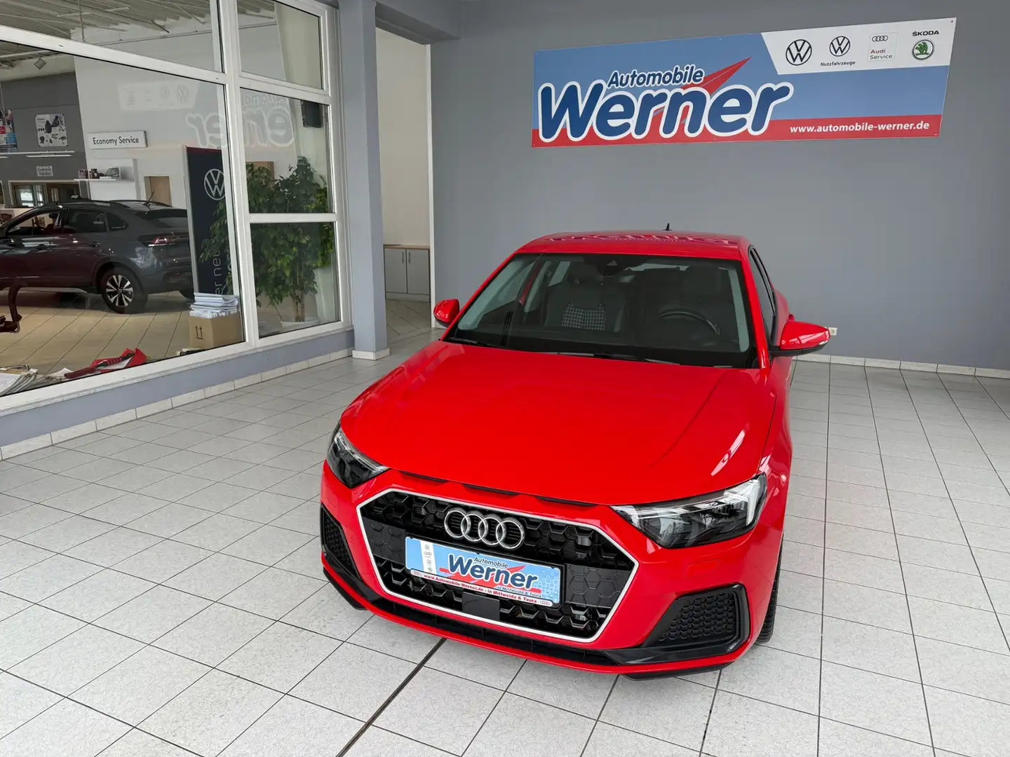 Audi A1 Sportback Advanced 30TFSI LED Navi GRA Rood - 2