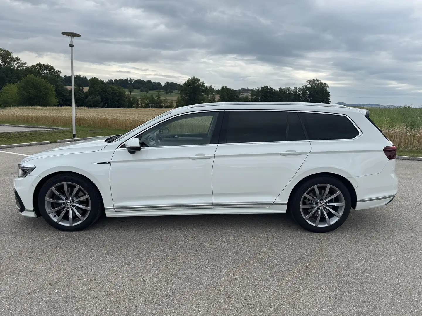 Volkswagen Passat Variant Elegance 2,0 SCR TDI 4Motion DSG Rline - 2