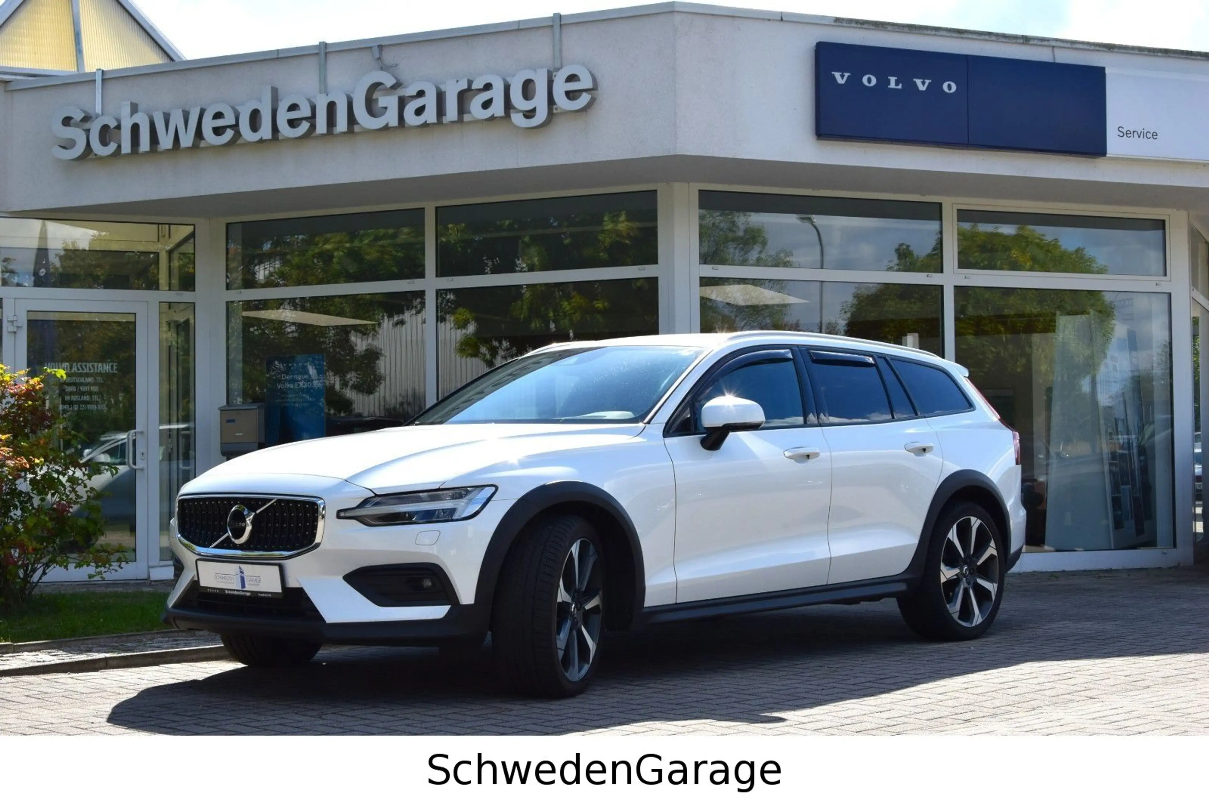 Volvo V60 Cross Country AWD — photo 2