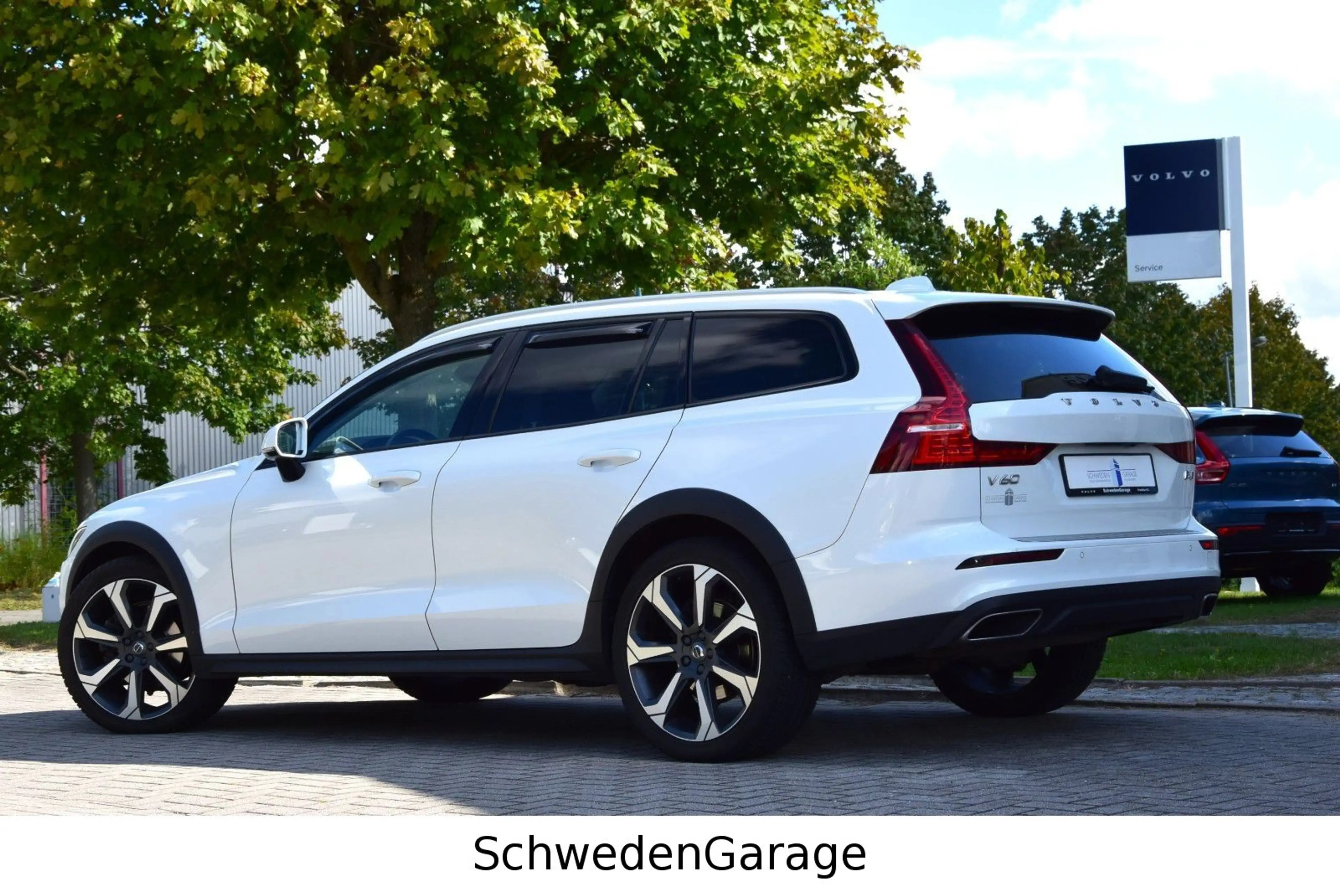 Volvo V60 Cross Country AWD — photo 4