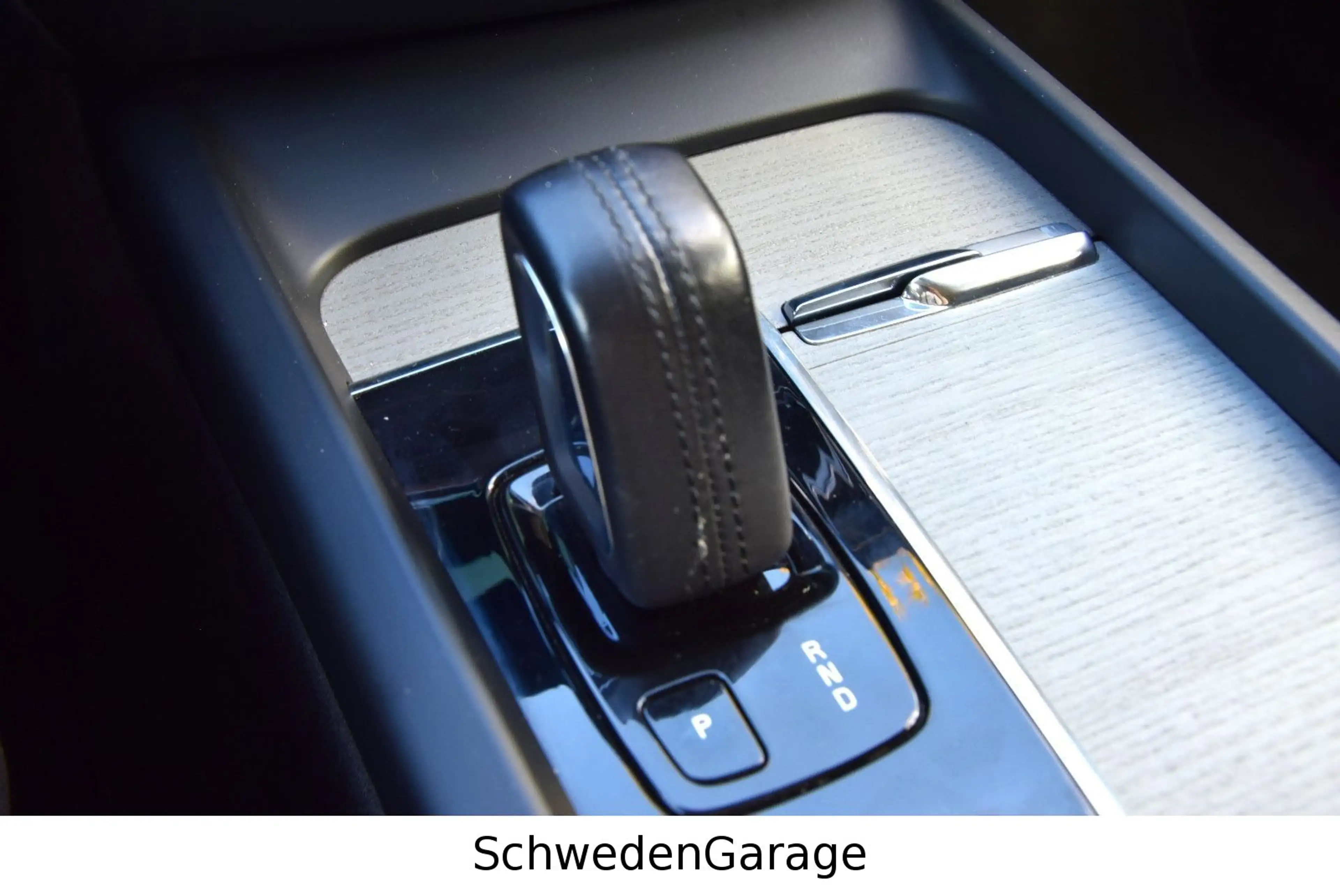 Volvo V60 Cross Country AWD — photo 16