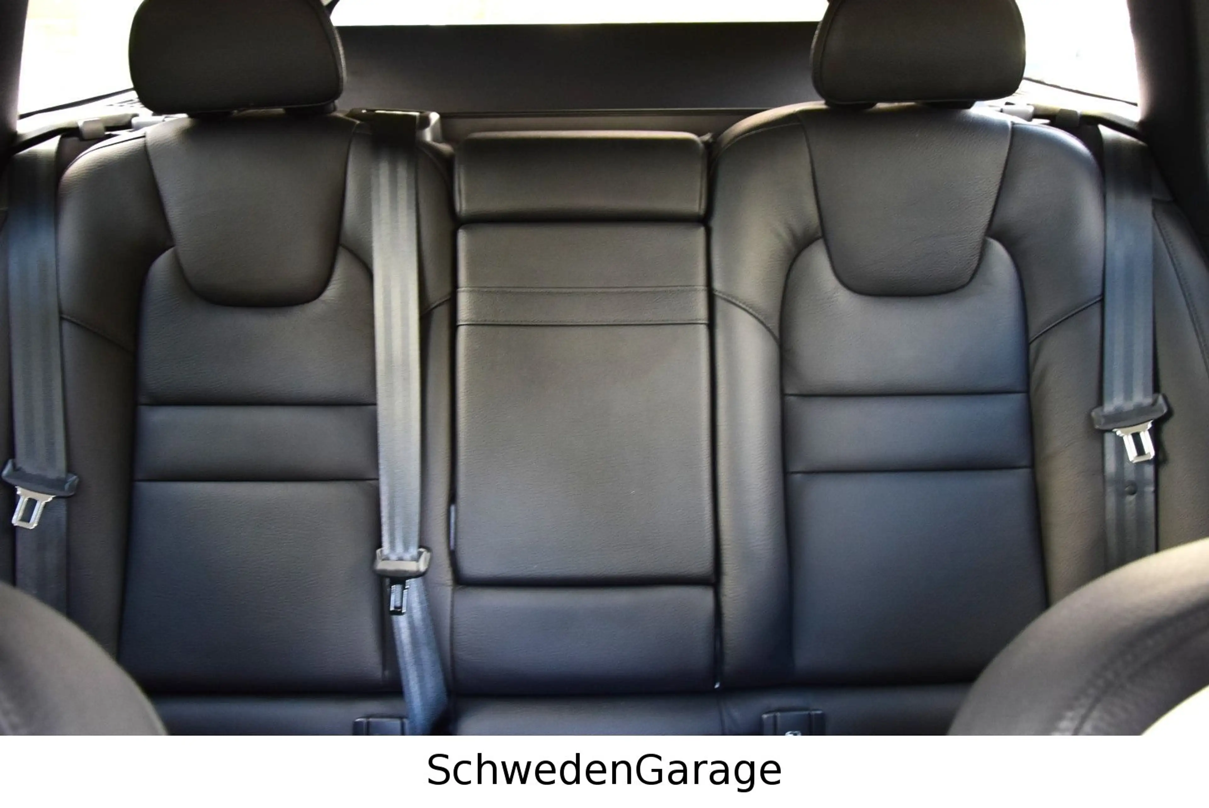Volvo V60 Cross Country AWD — photo 14
