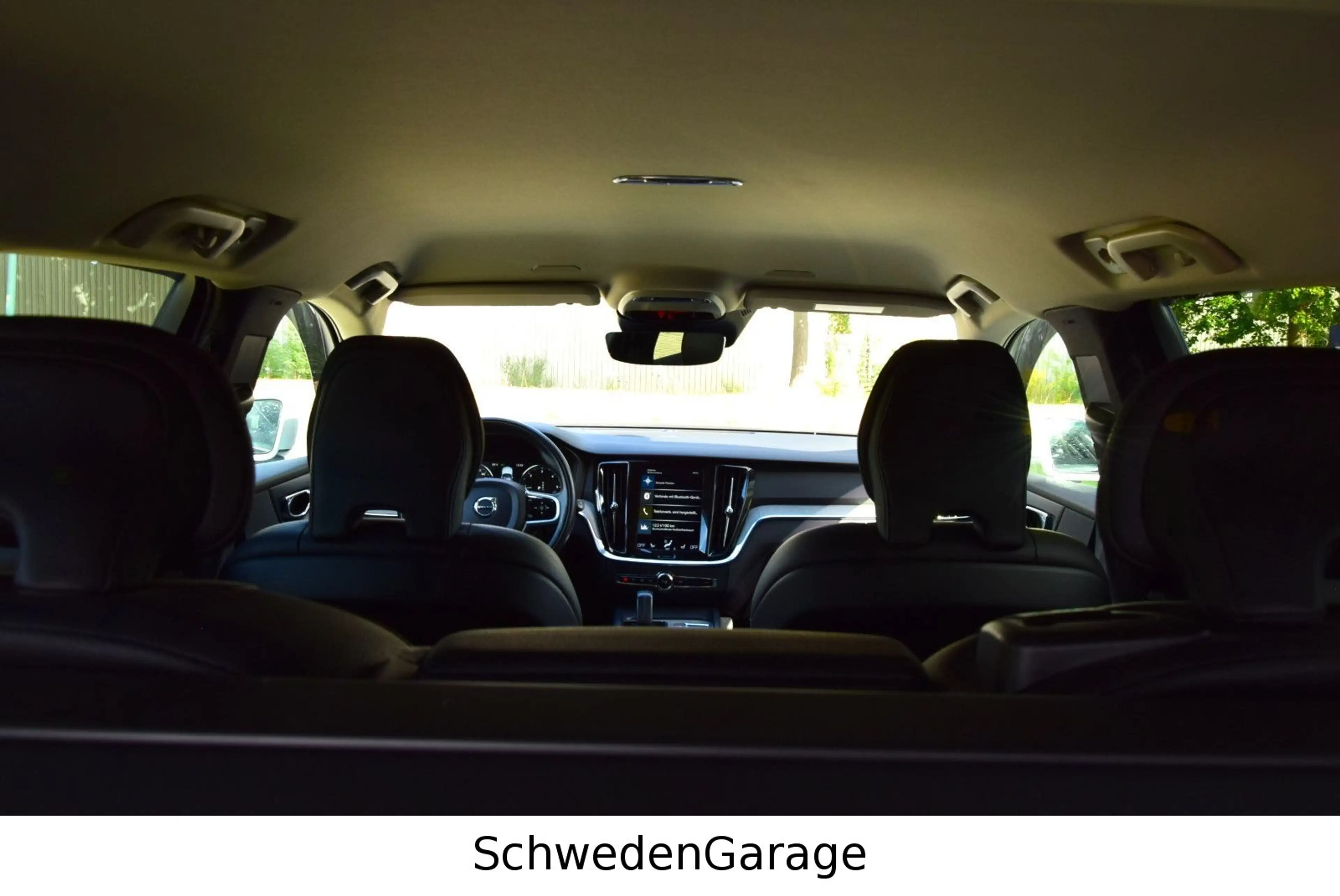 Volvo V60 Cross Country AWD — photo 9
