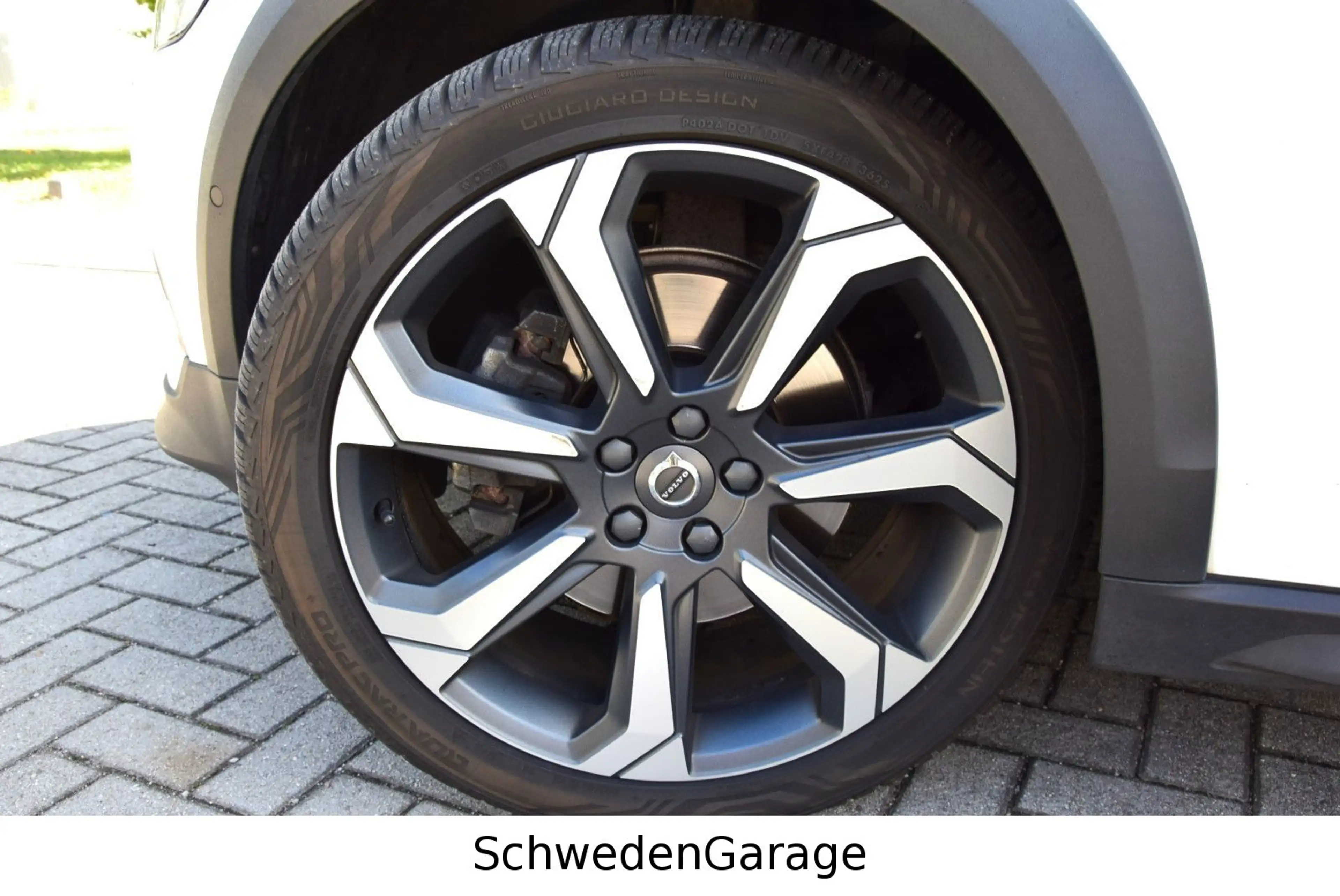 Volvo V60 Cross Country AWD — photo 7
