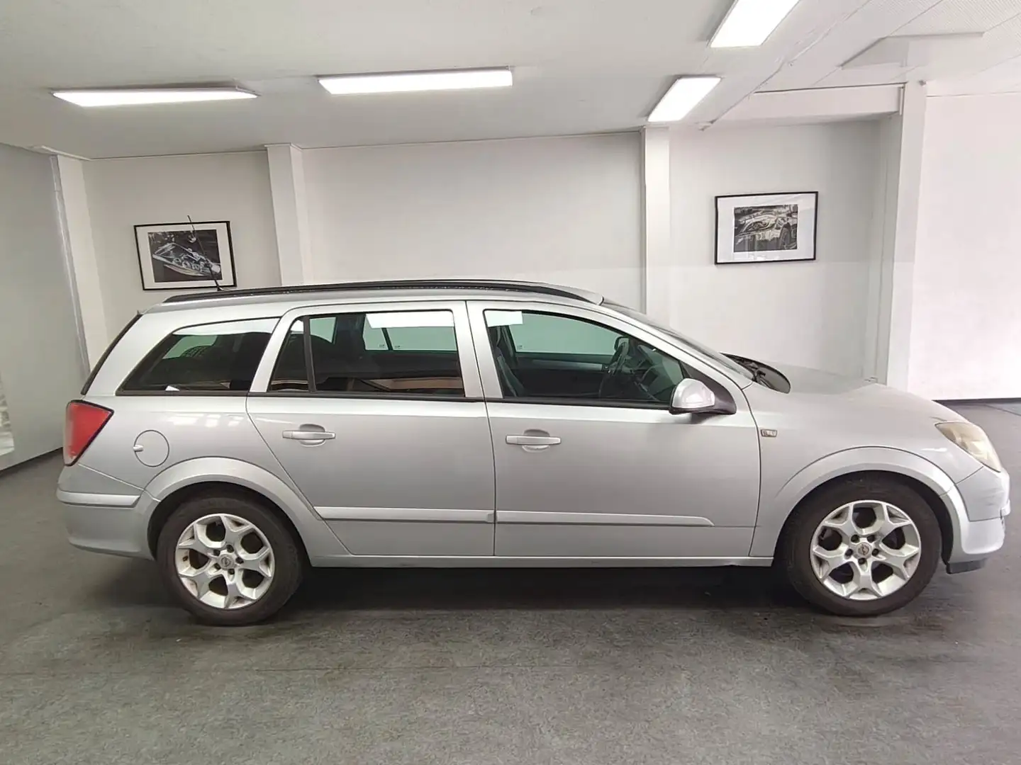 Opel Astra 1.7 CDTI Edition  Navi Klima Silber - 1