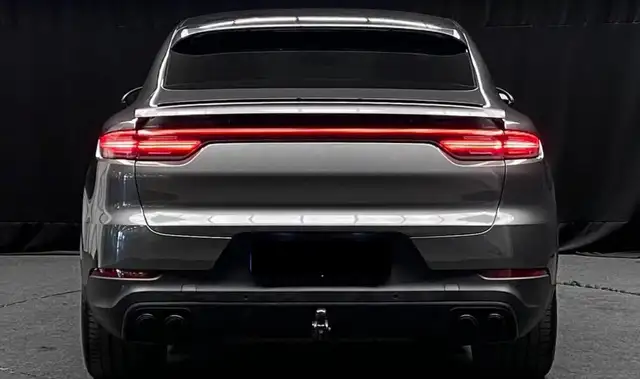 Porsche Cayenne view 4