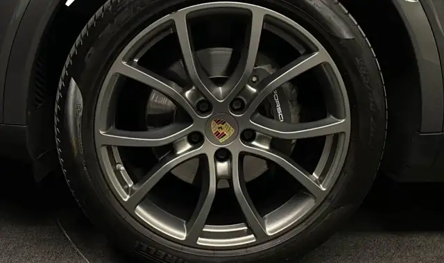 Porsche Cayenne view 9