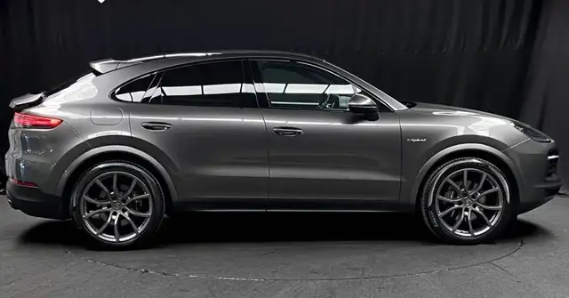 Porsche Cayenne view 2