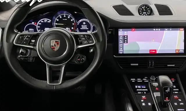 Porsche Cayenne view 12