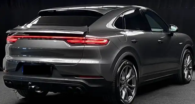 Porsche Cayenne view 7