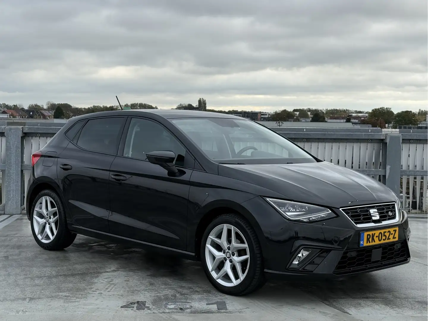 SEAT Ibiza 1.0 TSI FR | Navi | Cruise | Cam | Carplay | NAP Zwart - 2