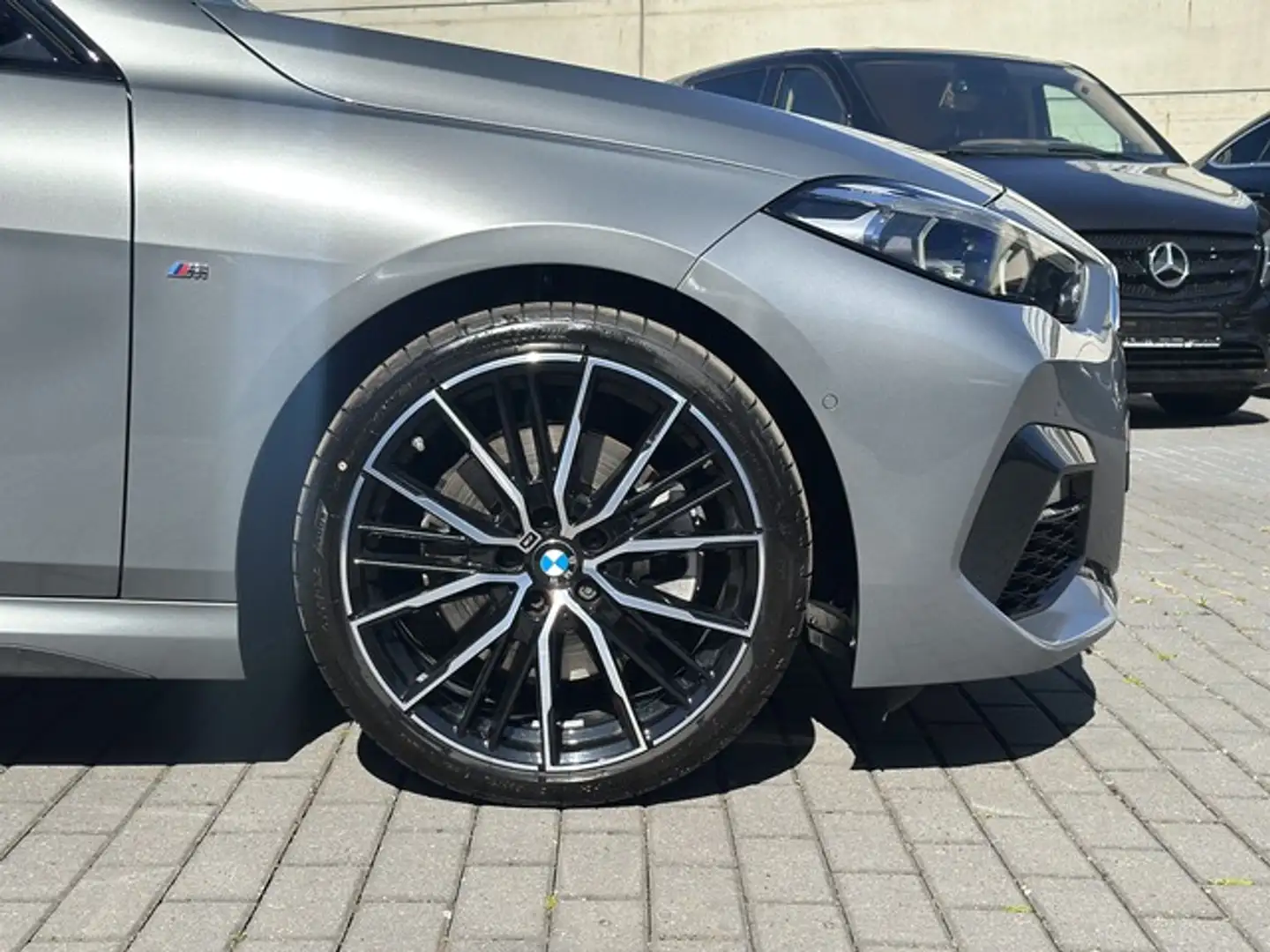 BMW 220 220d Gran Coupé xDrive / M Sport / CAM Grijs - 2