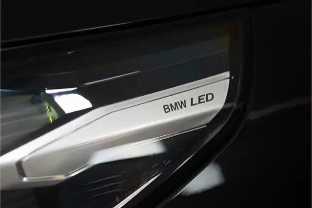BMW 5 Series view 13