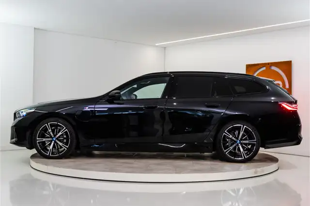 BMW 5 Series view 2