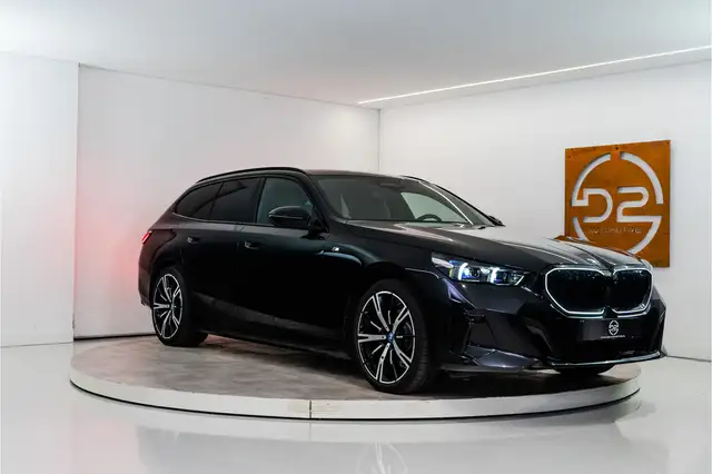 BMW 5 Series view 7