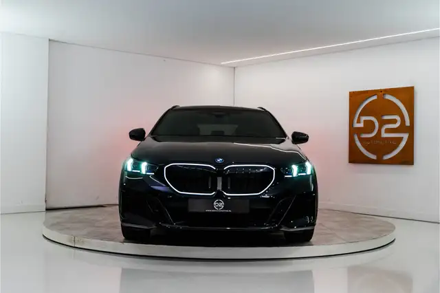 BMW 5 Series view 8