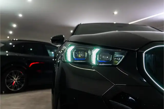 BMW 5 Series view 9