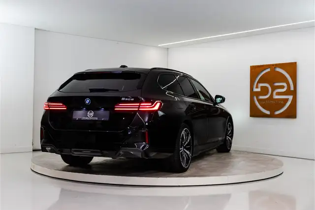 BMW 5 Series view 5