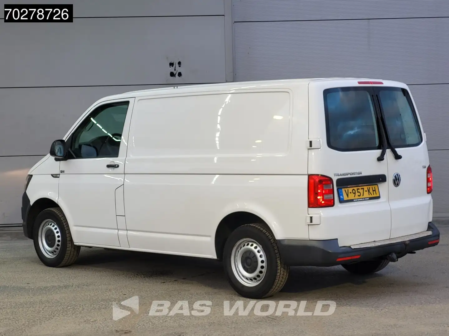 Volkswagen Transporter 150PK Automaat Euro6 L1H1 Trekhaak Airco Cruise L1 Wit - 2