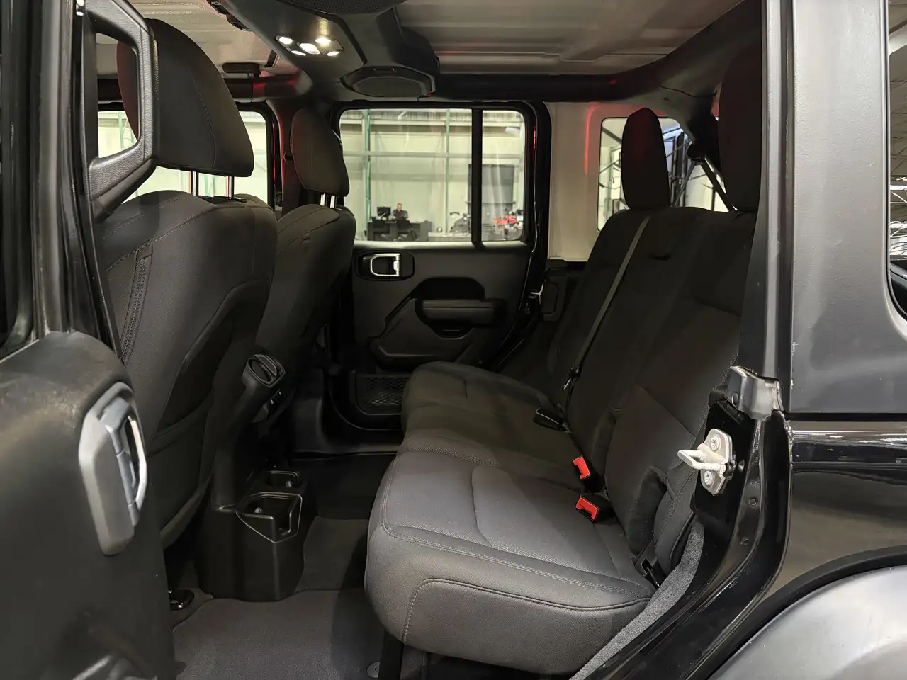 Jeep Wrangler снимка Jeep Wrangler