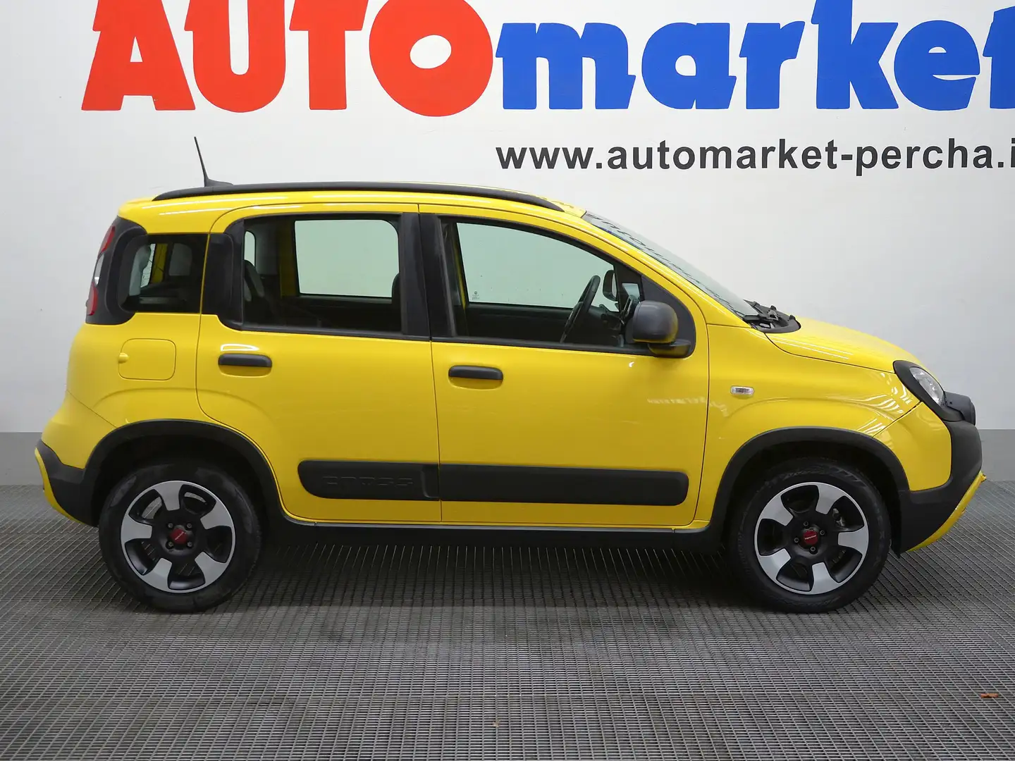 Fiat Panda 1.0 firefly hybrid City Cross Geel - 1