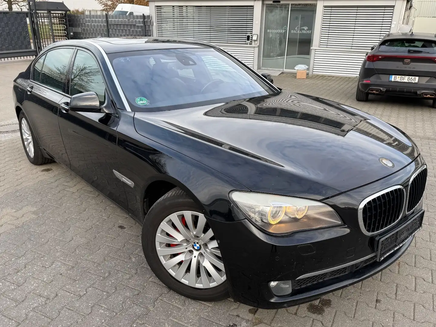 BMW 750 Baureihe 7 750Li Noir - 2