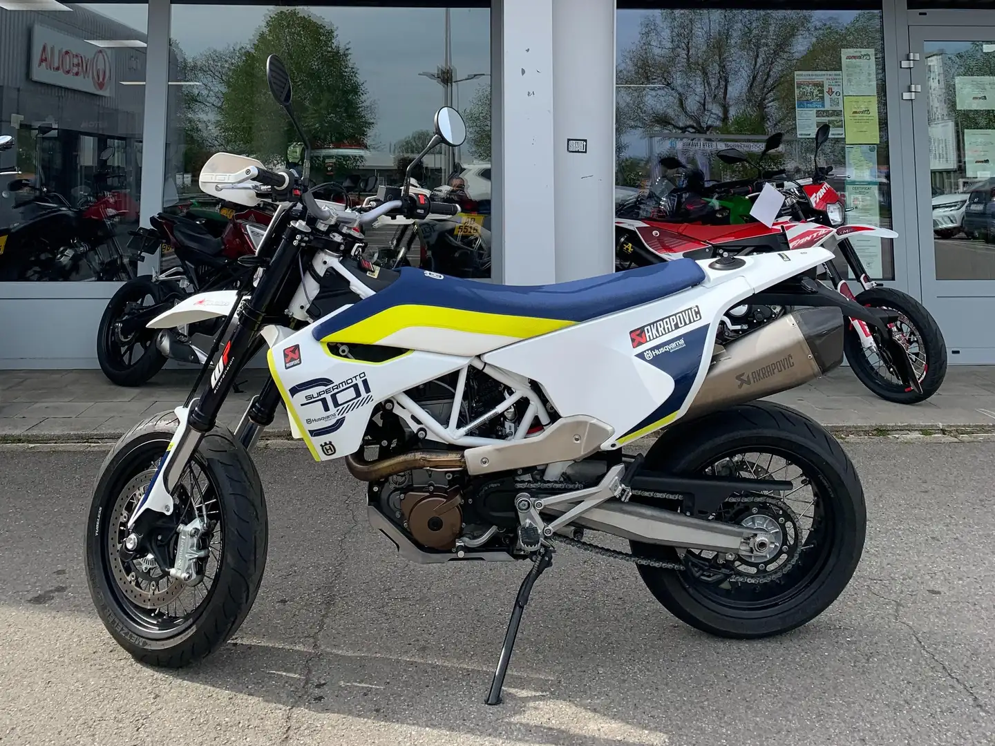 Husqvarna 701 Supermoto Blanco - 1