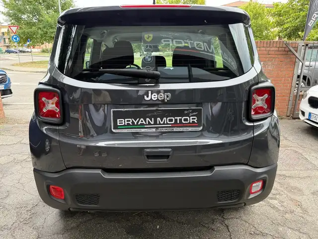 Jeep Renegade view 4
