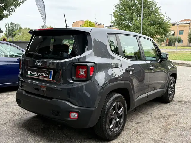 Jeep Renegade view 5