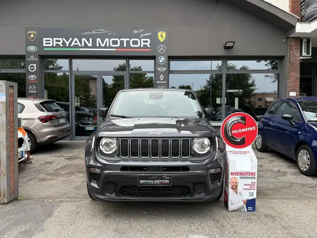 Jeep Renegade view 2