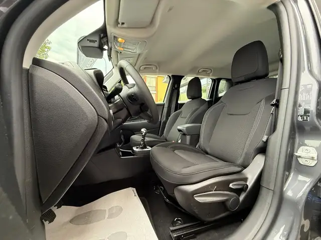 Jeep Renegade view 7
