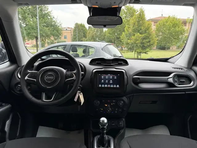 Jeep Renegade view 12
