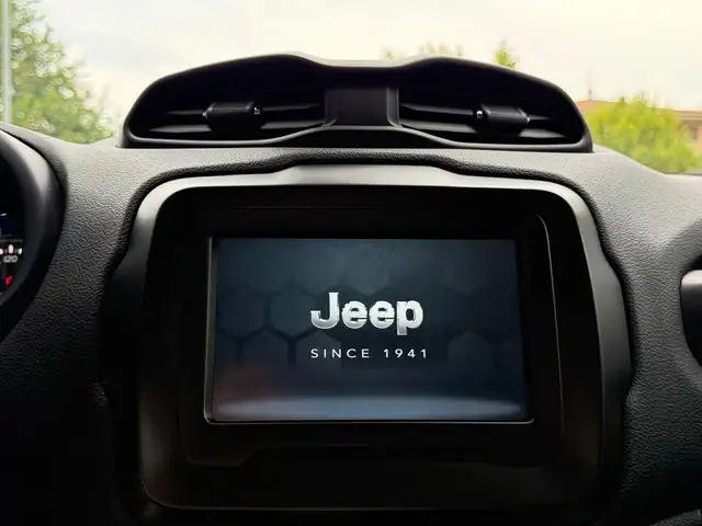 Jeep Renegade view 11