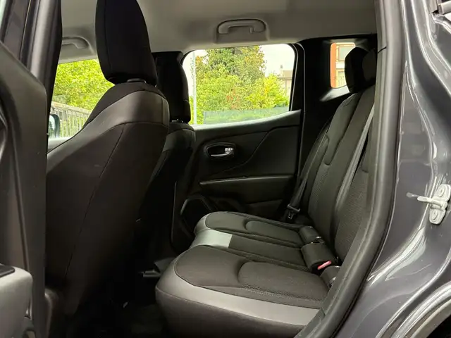 Jeep Renegade view 9