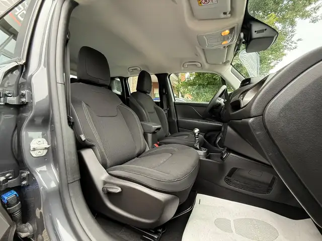 Jeep Renegade view 8