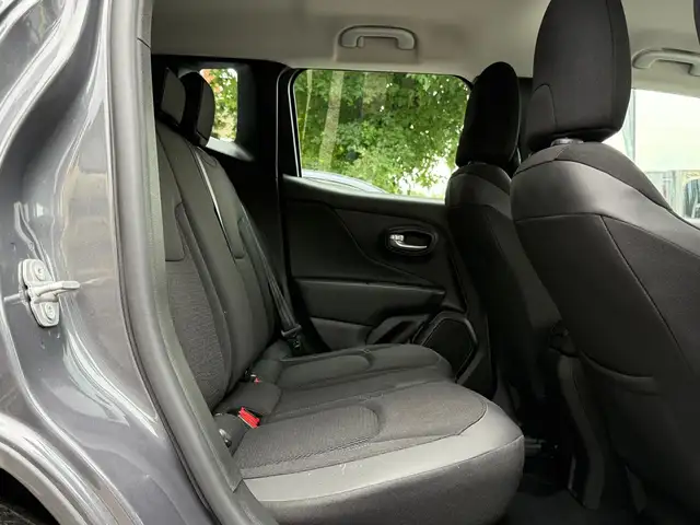 Jeep Renegade view 10