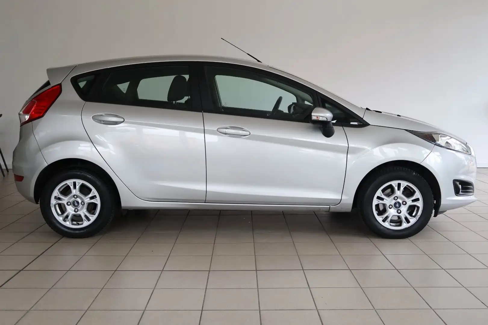 Ford Fiesta Trend Alufelgen Klima NUR 40931 KM! Argent - 2