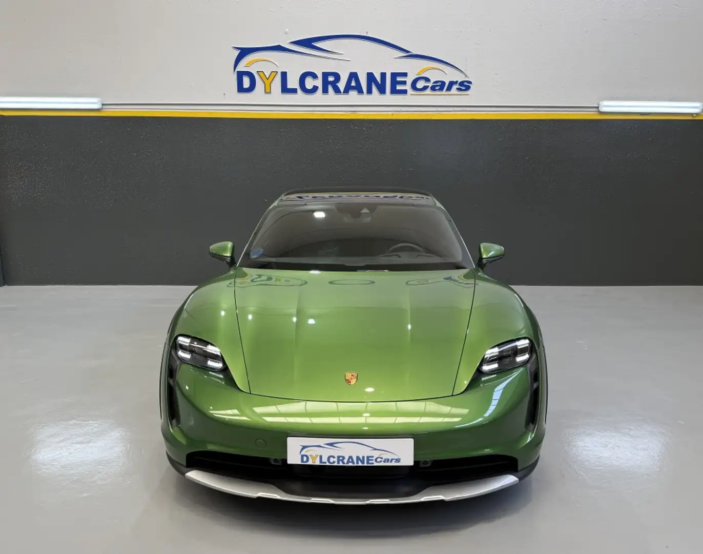 Porsche Taycan 4 Cross Turismo Verde - 2