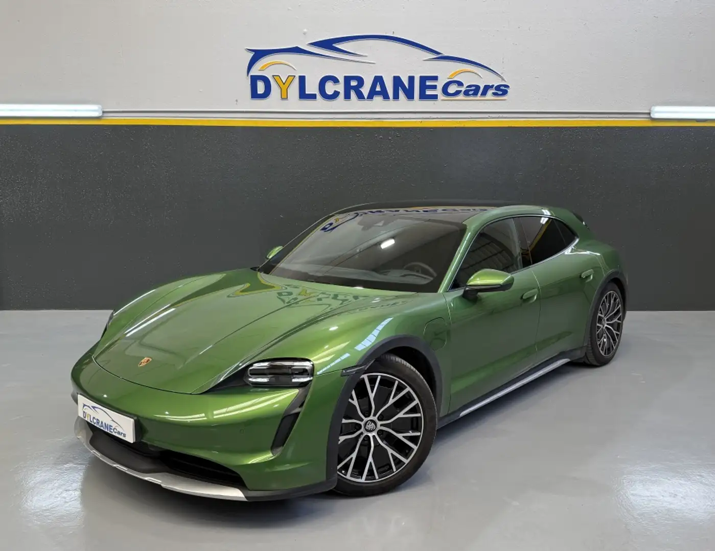 Porsche Taycan 4 Cross Turismo Verde - 1