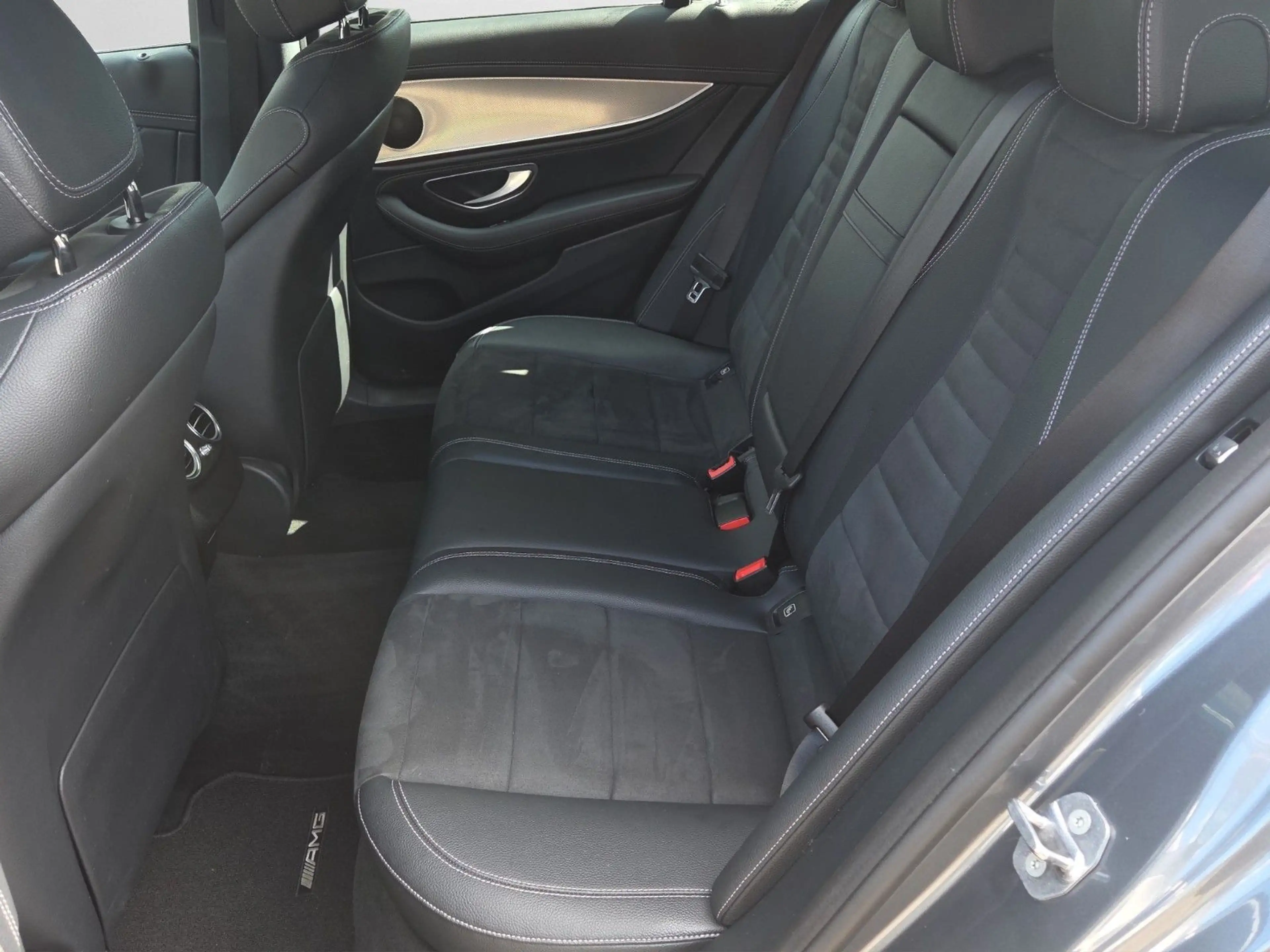 Mercedes-Benz E 250 T-Modell*Amg-Line*Schiebedach* — photo 12