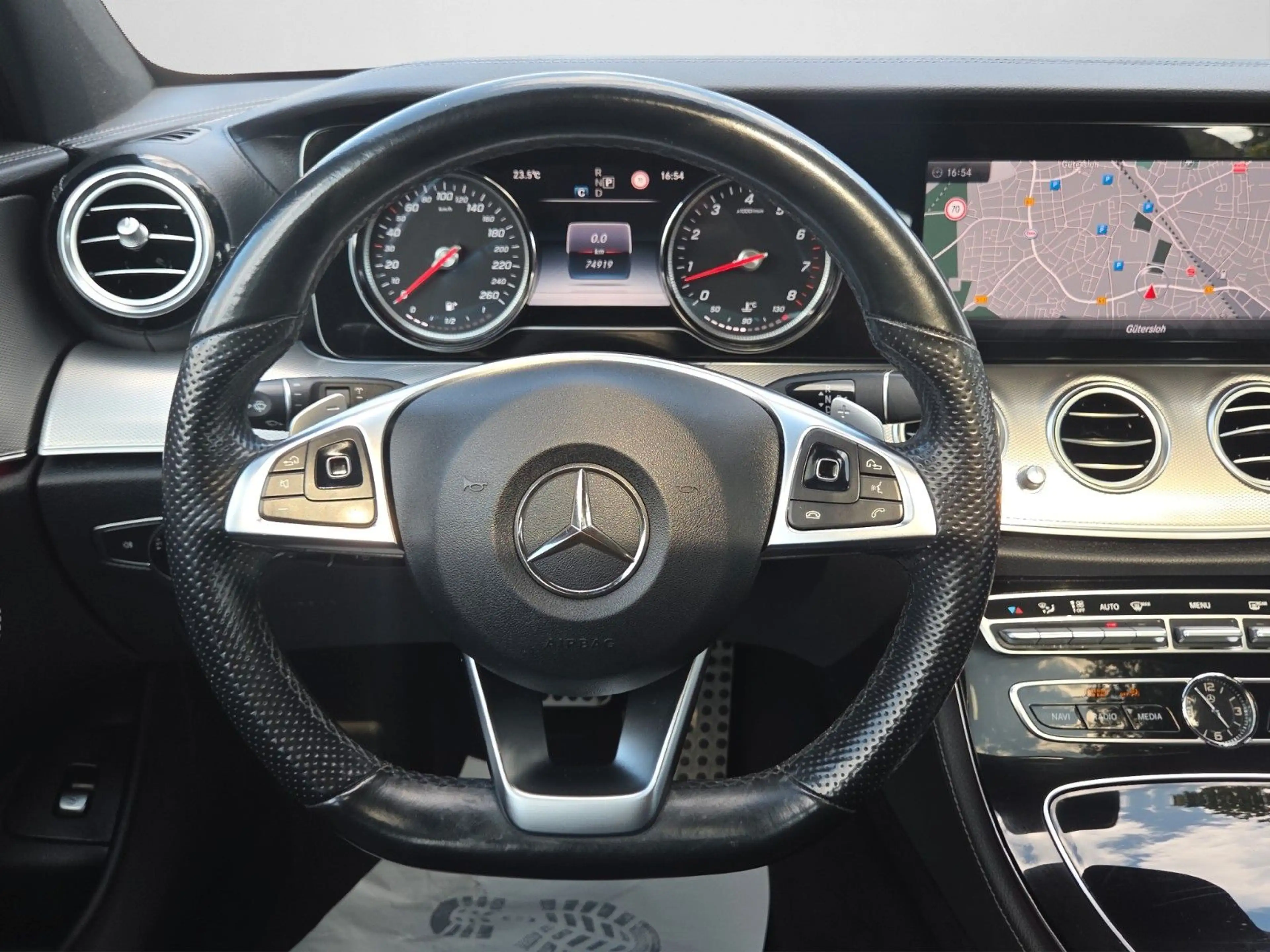 Mercedes-Benz E 250 T-Modell*Amg-Line*Schiebedach* — photo 10