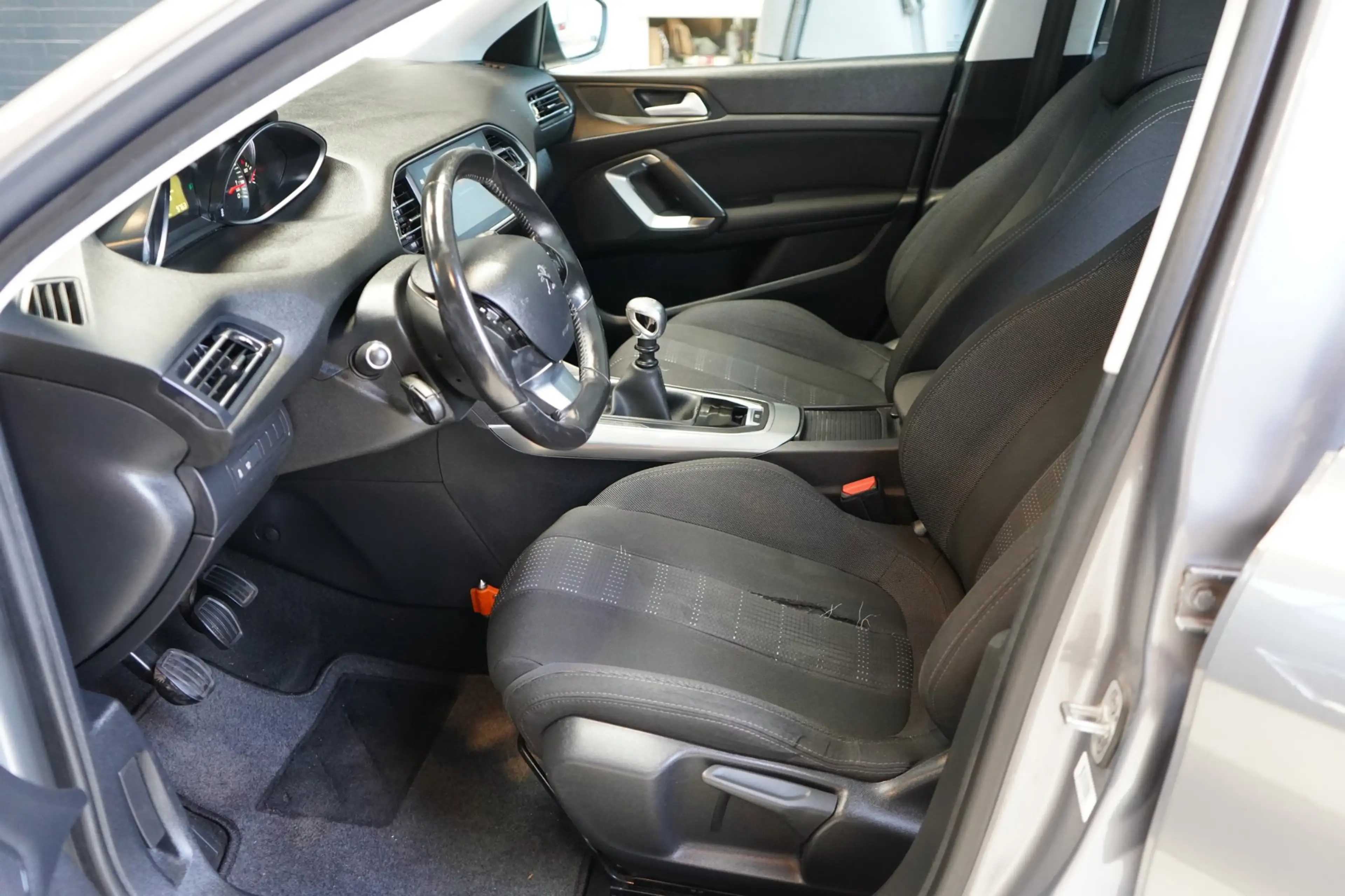 Peugeot 308 SW 1.2 PureTech Blue Lease Premium | TREKHAAK | CR — photo 17