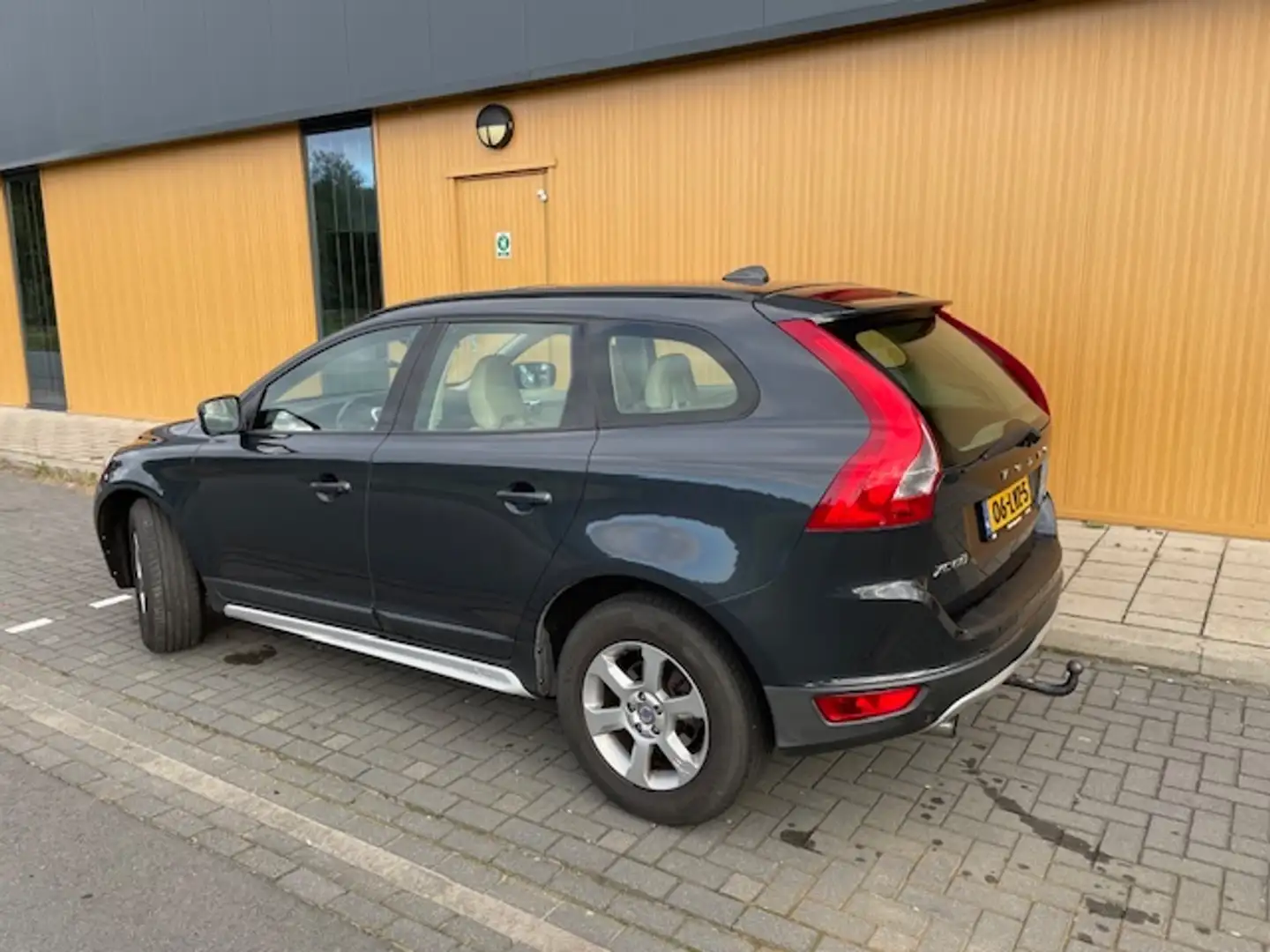 Volvo XC60 XC60 2.0T Kinetic , pano en trekhaak, beige Zwart - 2