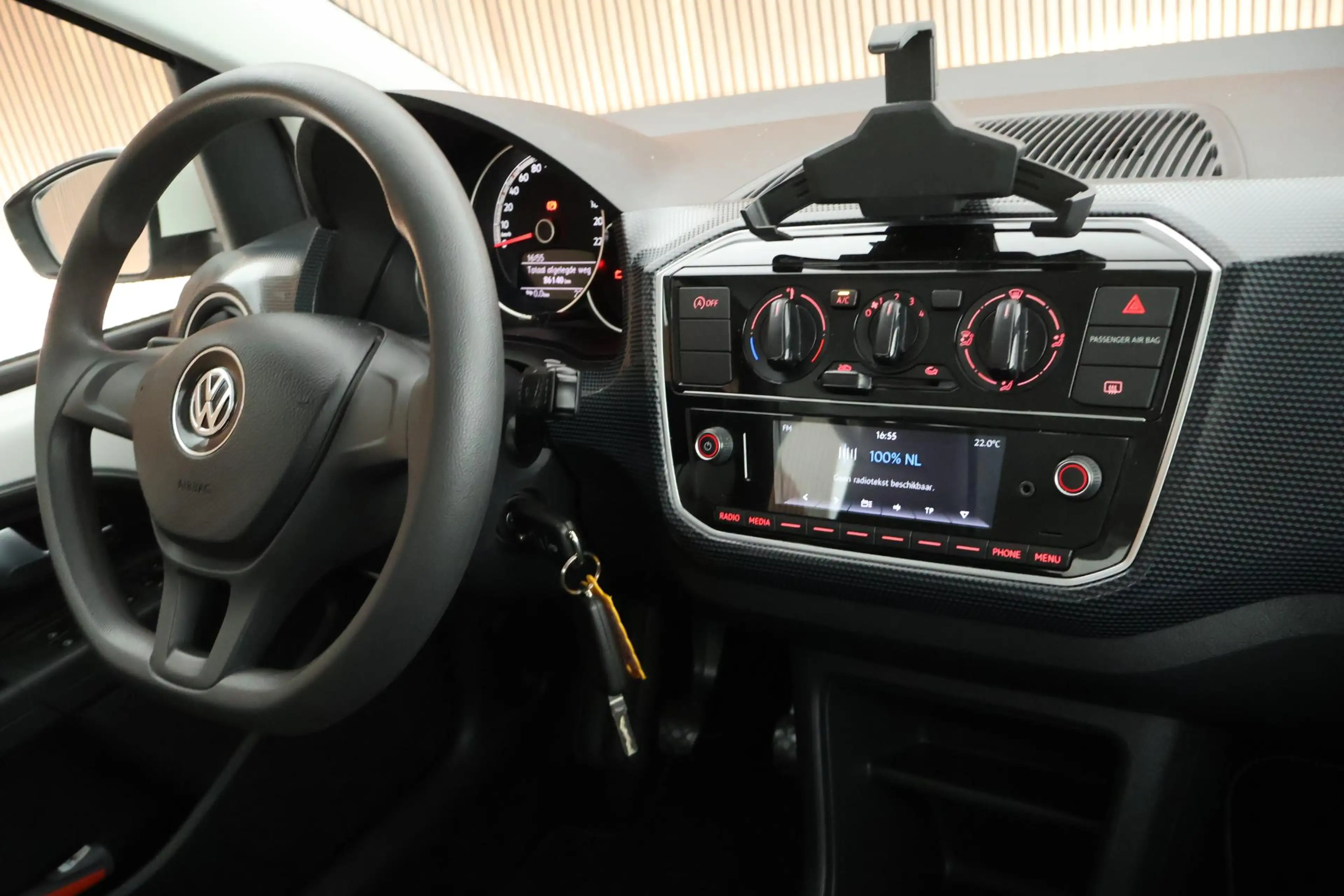 Volkswagen up! 1.0 60pk BMT move up! Airco DAB — photo 3