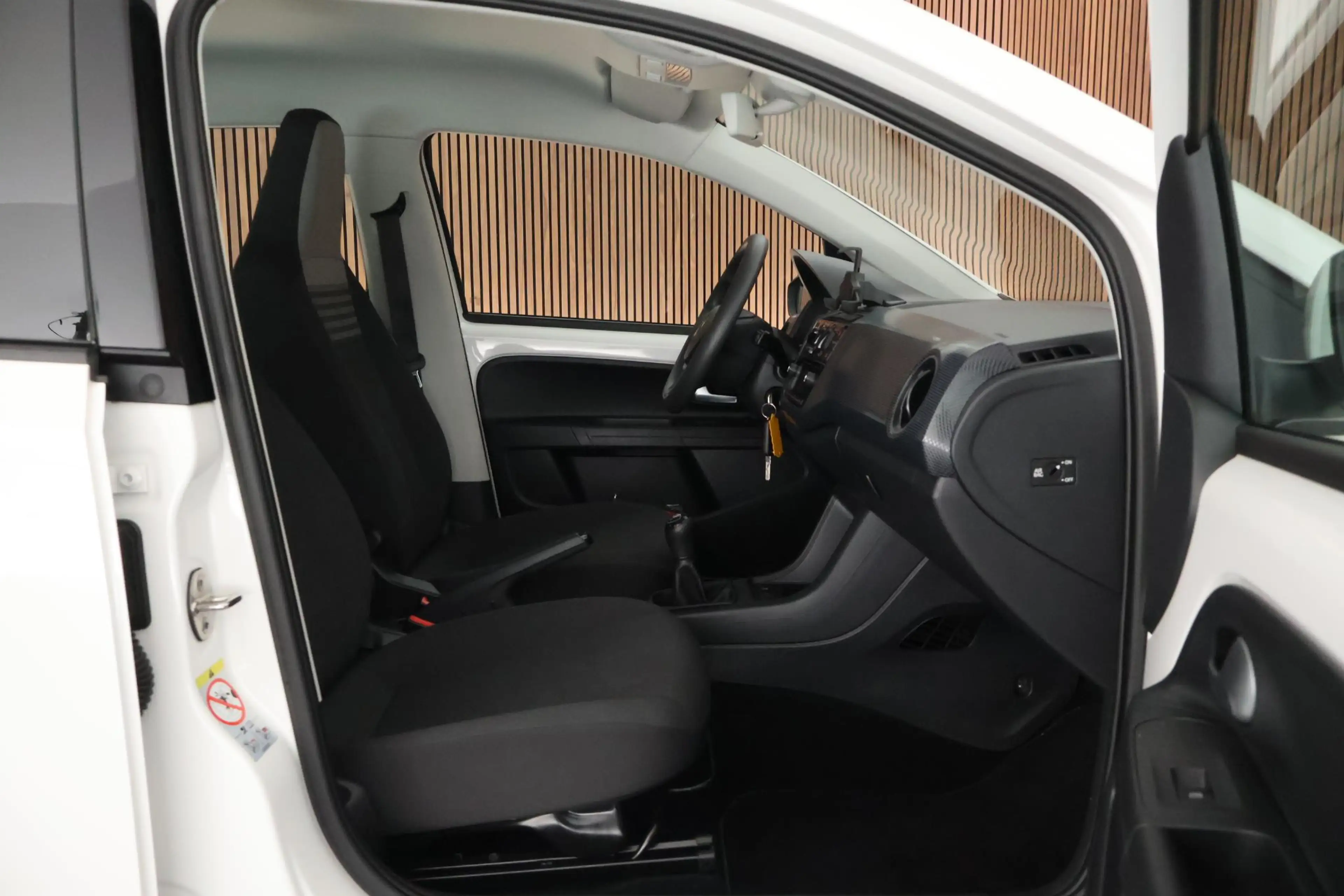 Volkswagen up! 1.0 60pk BMT move up! Airco DAB — photo 11