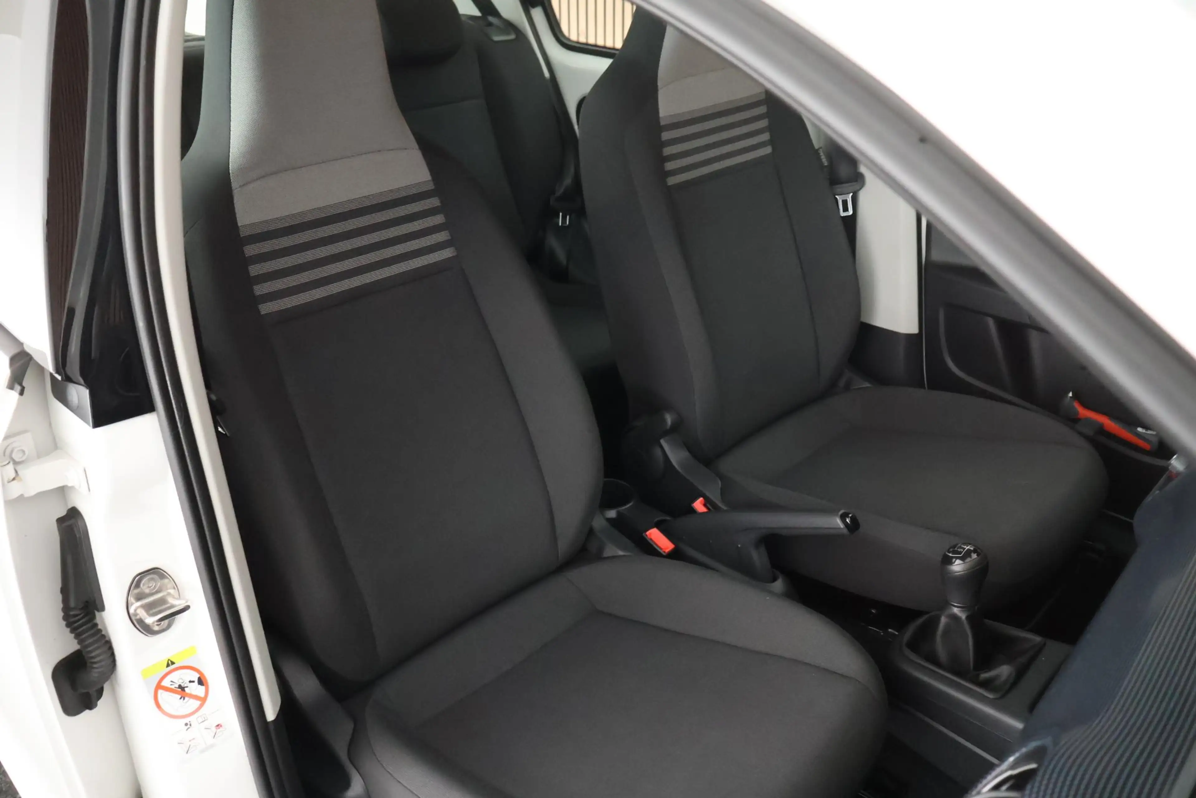 Volkswagen up! 1.0 60pk BMT move up! Airco DAB — photo 2